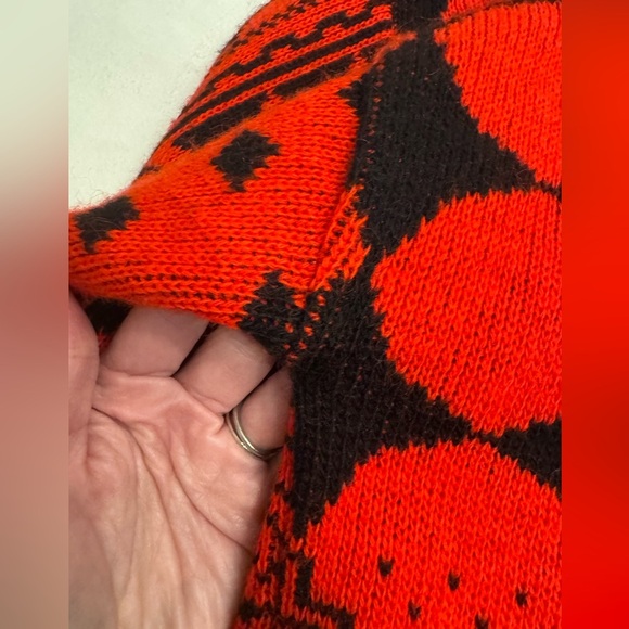 VINTAGE! Red and Black Wool Blend Patterned Skirt Set, sz M - Picture 8 of 13